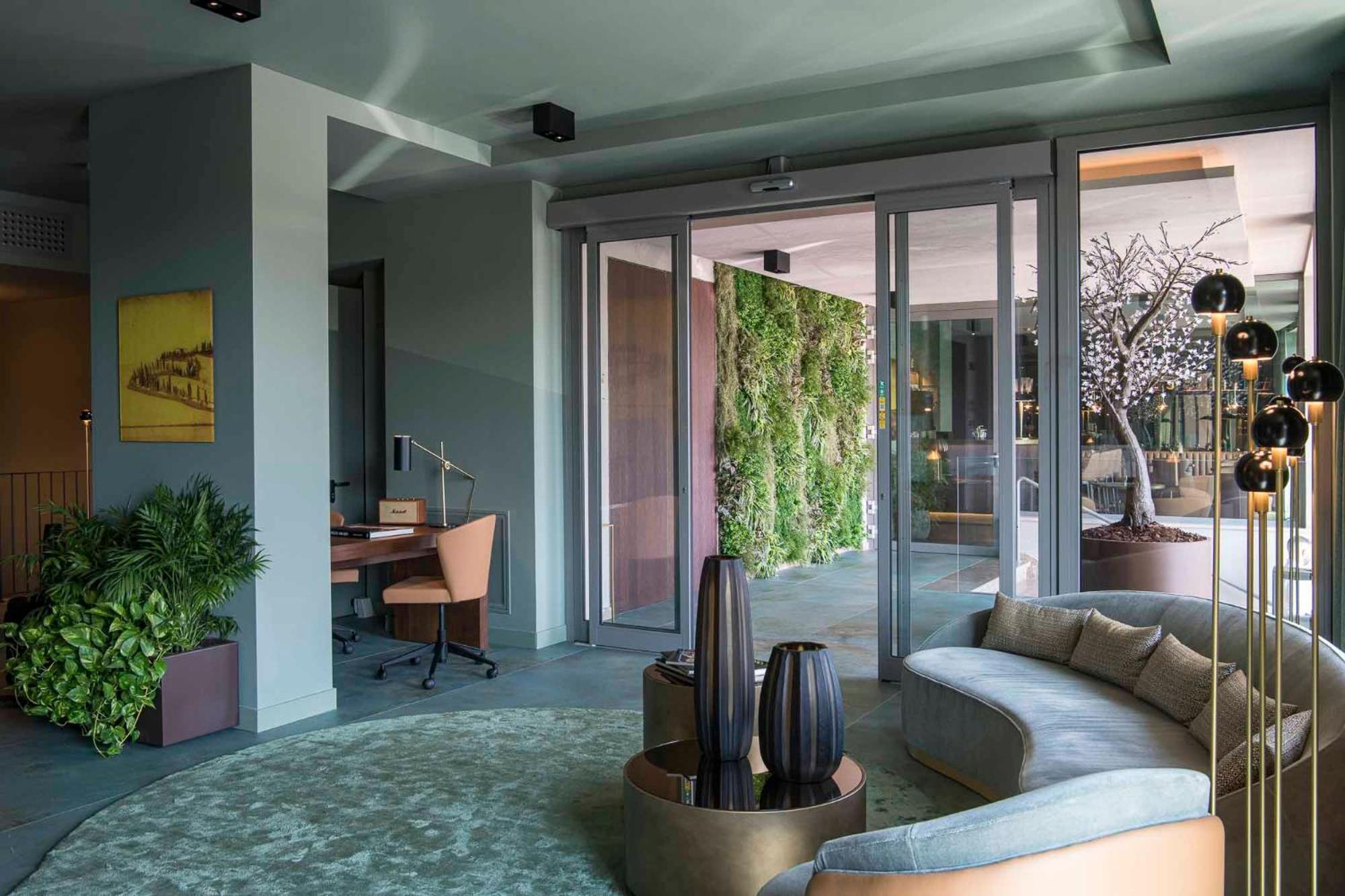 Columbus Urban Resort Firenze Bagian luar foto The interior of a suite at the Mandarin Oriental