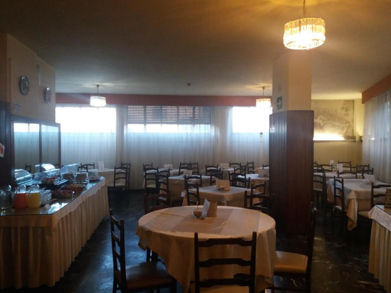 Columbus Urban Resort Firenze Bagian luar foto The dining room