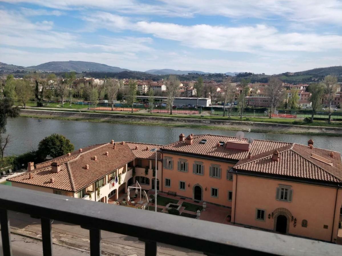 Columbus Urban Resort Firenze Bagian luar foto View of the Arno from the museum