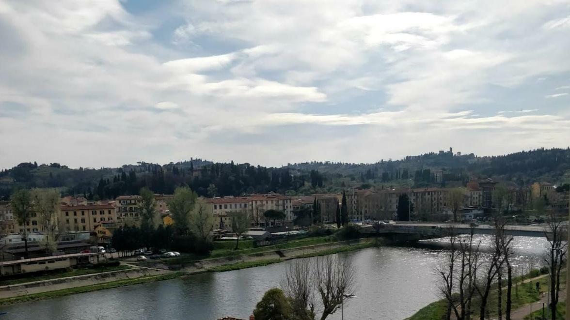 Columbus Urban Resort Firenze Bagian luar foto The Arno at San Miniato al Monte