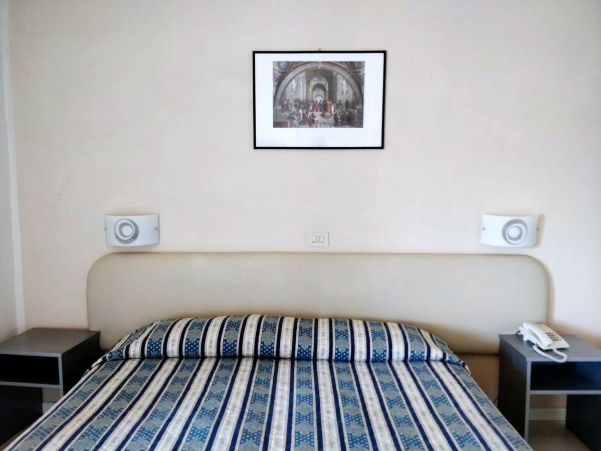 Columbus Urban Resort Firenze Bagian luar foto A typical room at the hotel